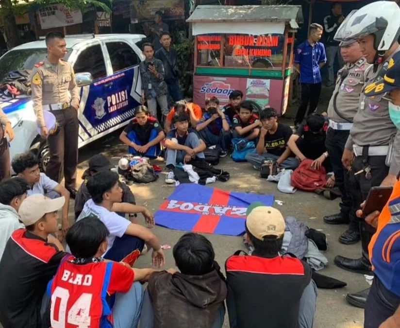 Hendak Tawuran, Polisi Amankan Puluhan Siswa SMK di Cianjur.
