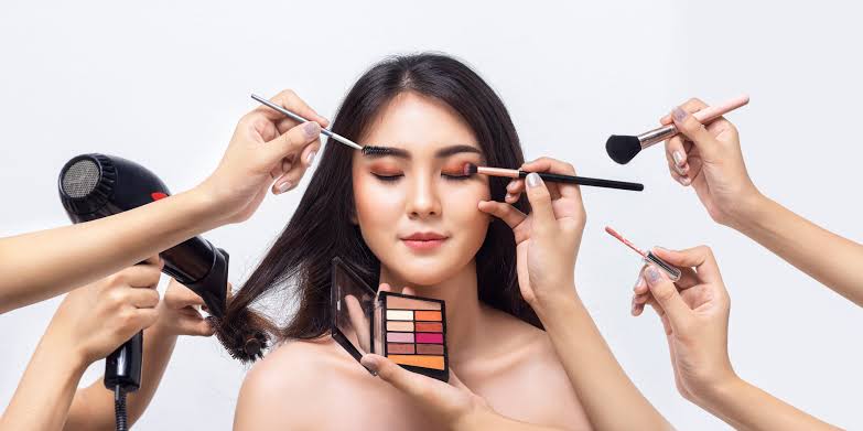 3 Cara Makeup Sederhana Bikin Kulit Flawless dan Tahan Lama