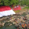 Peringati HUT ke-78 RI, Bendera Merah Putih Raksasa Dibentangkan di Bendungan Katulampa Bogor