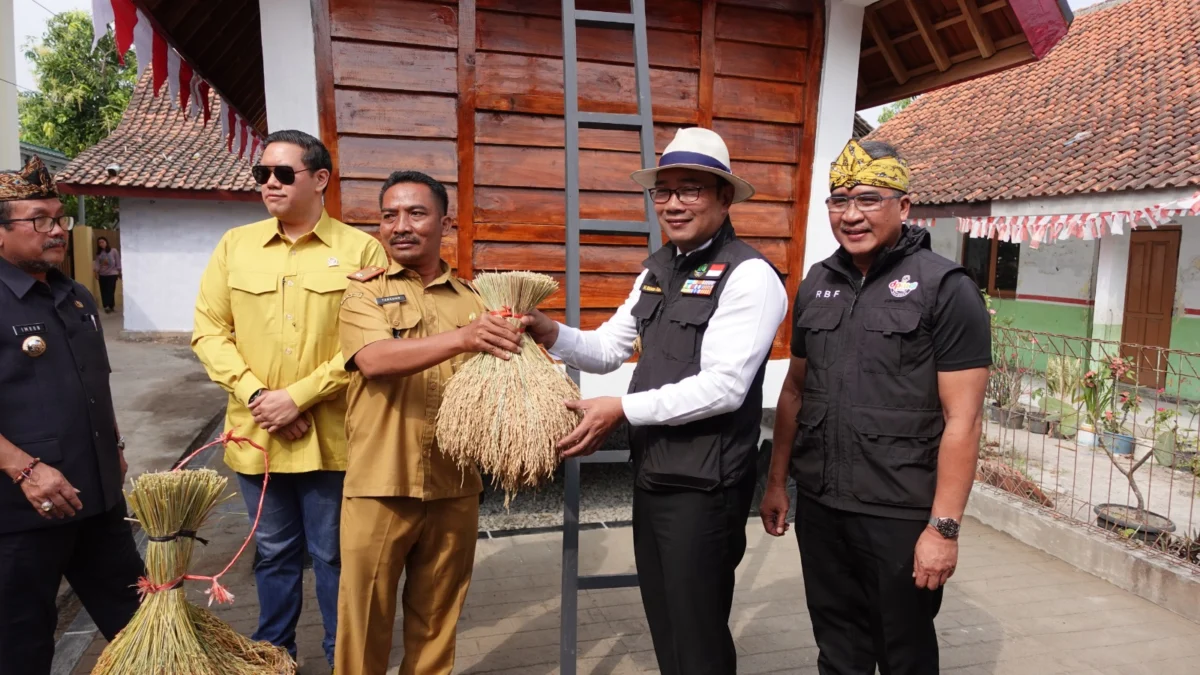 Ridwan Kamil Resmikan Tapal Desa di Cirebon