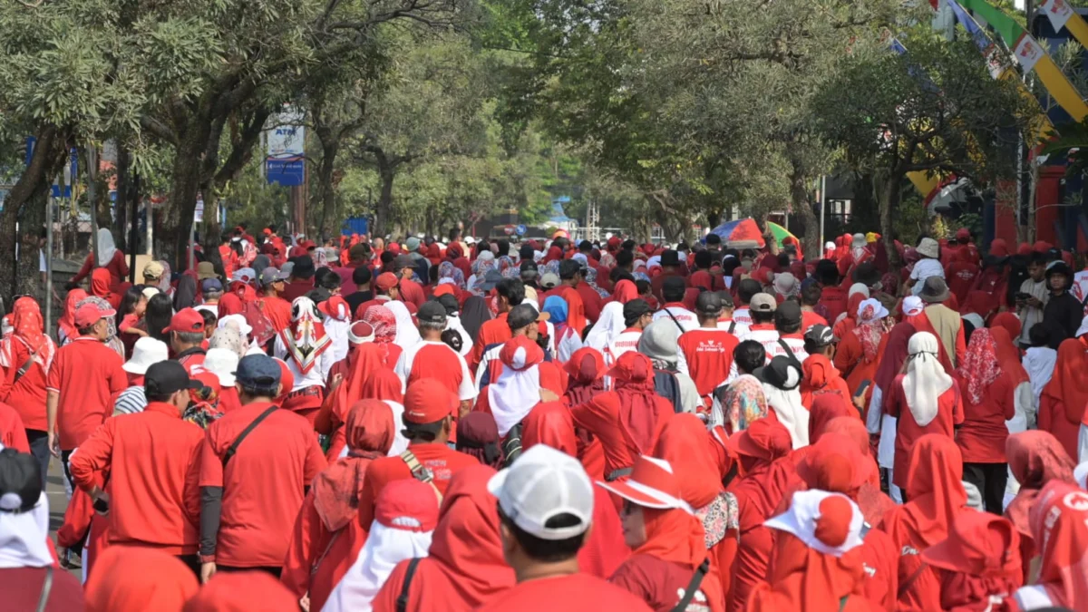 Momen Kebangkitan Olahraga Cianjur, Puluhan Ribu Peserta Ikuti Jalan Sehat Merah Putih