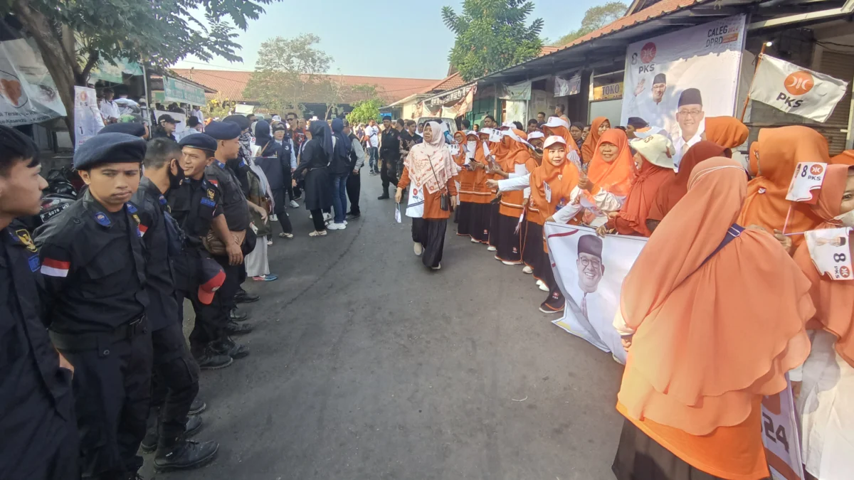 Jelang Kedatangan Anies Baswedan, Kader Parpol Pengusung dan Jarnas Beraksi Padati Pasar Induk Cianjur