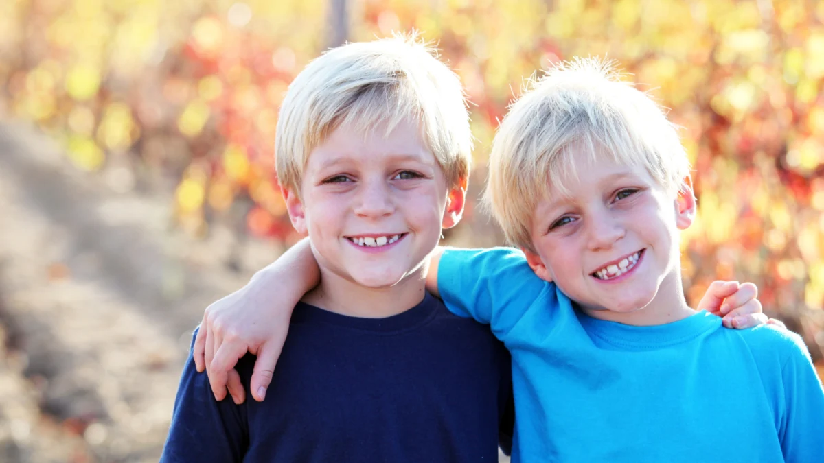 8 Tips Mengatasi Sibling Rivalry Stop Membandingkan Anak Yuk!