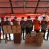 Kemenkumham Jabar Salurkan Bantuan Bagi Petugas Damkar yang Padamkan Api di TPA Sarimukti