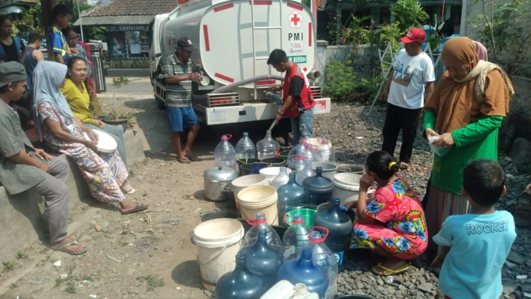 Bupati Cianjur Pastikan Terus Suplai Air Bersih Bagi Warga Terdampak Kekeringan