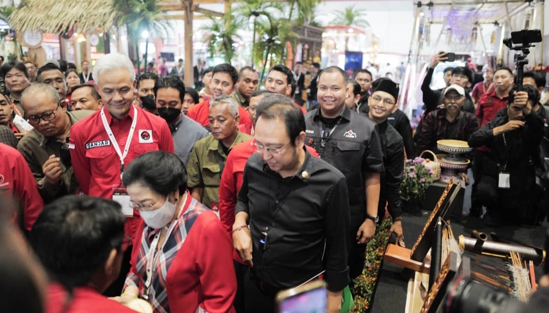 Hari Kedua Rakernas PDIP, Megawati Didampingi Ganjar dan Prananda Prabowo Sambangi Booth Media Pintar Perjuangan