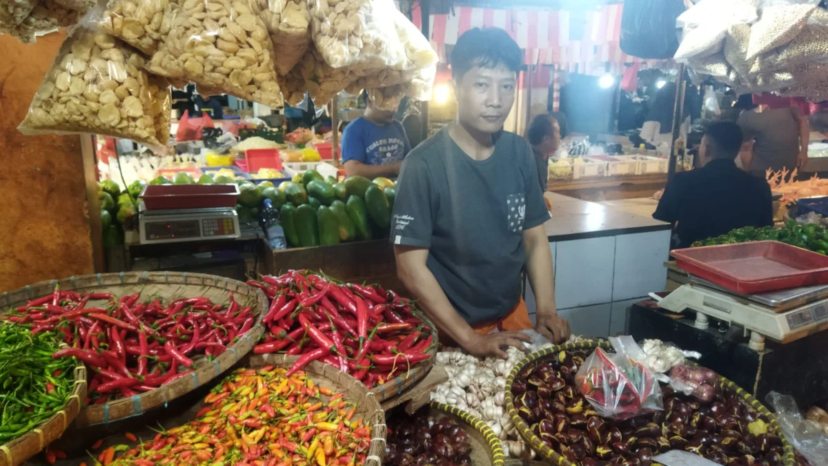 Foto : Andri Pedagang Cabai Di Pasar Cipans