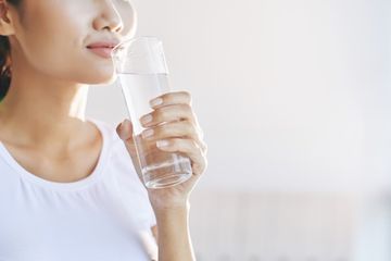 Ketahui Manfaat dan Bahaya Diet Air Putih