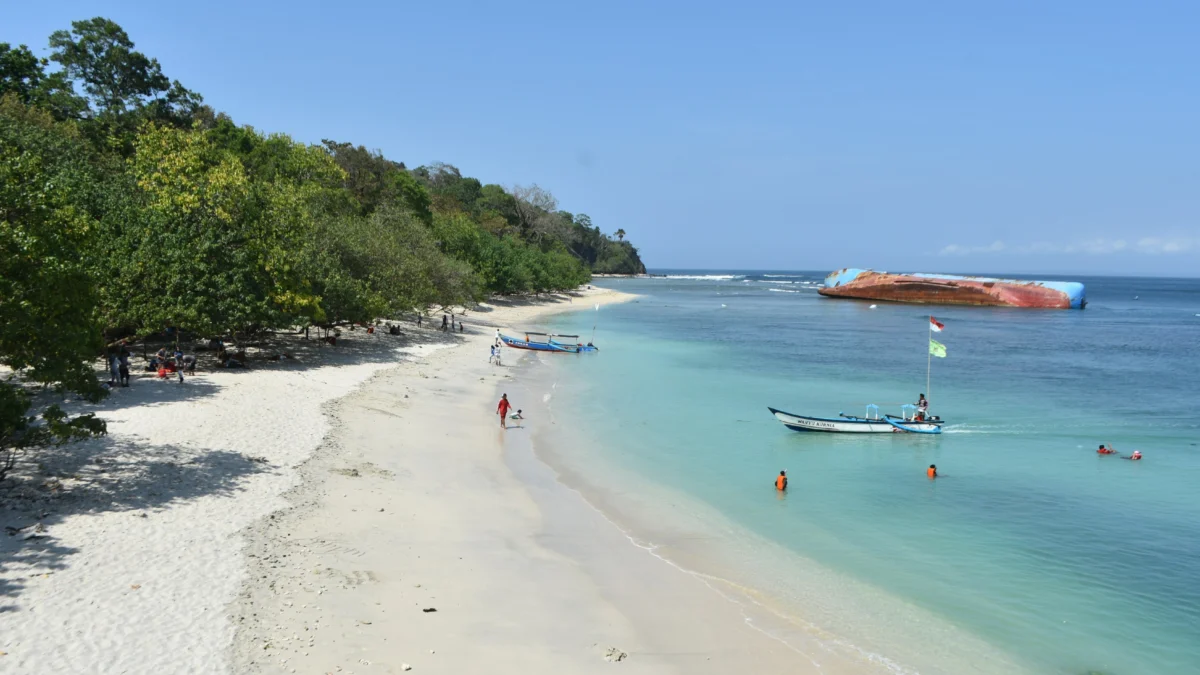 Inilah 7 Rekomendasi Pantai di Jawa Barat , Jaraknya Tak Jauh dari Bandung !