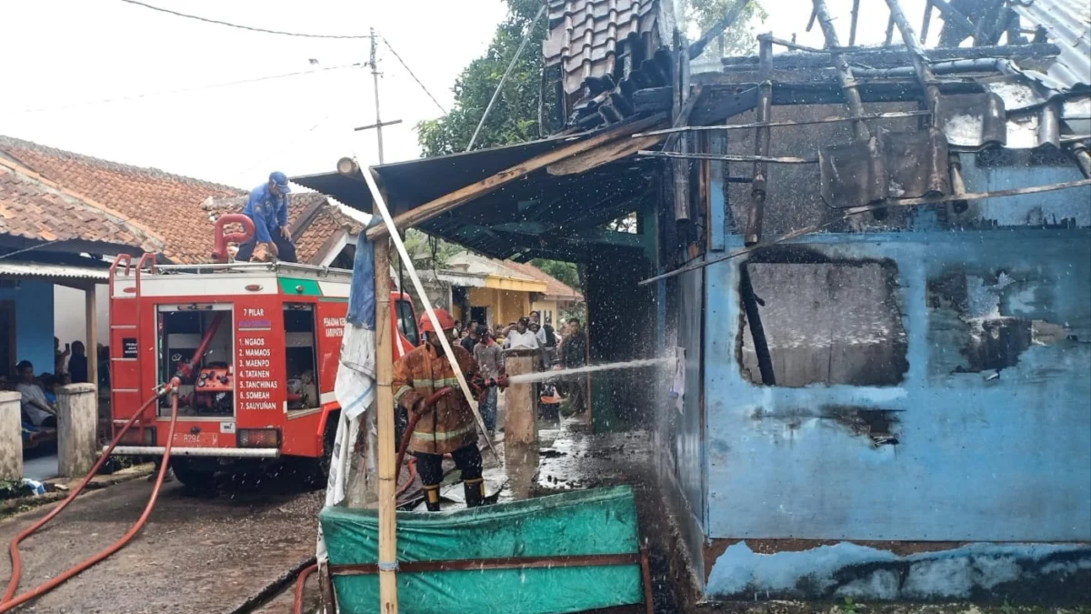 Kebakaran di Cibeber Cianjur, Dua Rumah Warga Hangus Terbakar