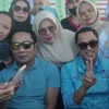 Hadiri Jalan Sehat di Cianjur, Ketua TKD Jabar Ridwan Kamil Jadi Sasaran Swafoto Emak-emak
