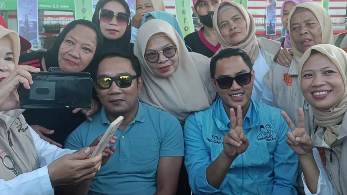 Hadiri Jalan Sehat di Cianjur, Ketua TKD Jabar Ridwan Kamil Jadi Sasaran Swafoto Emak-emak