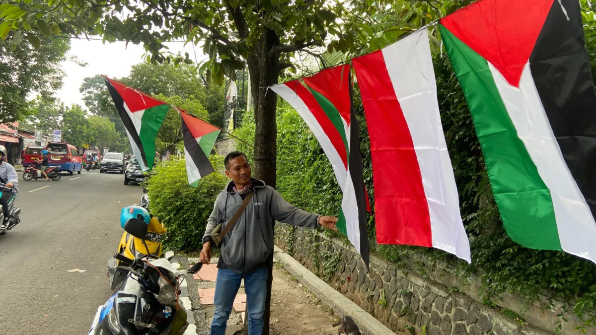 Laris Manis Bendera Palestina. (zan)