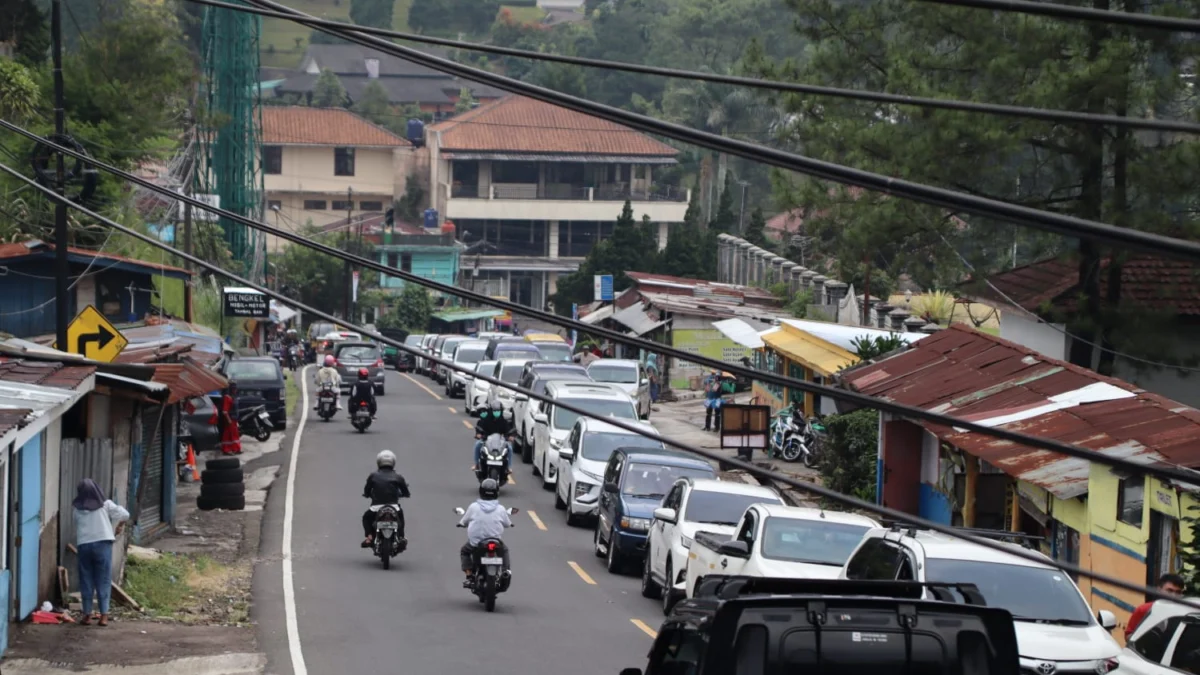 Puncak Libur Nataru, Kemacetan Panjang Terjadi Mulai dari Pacet Cianjur hingga Perbatasan Bogor
