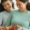10 Rekomendasi Hadiah di Hari Ibu , Menjadi Hal yang Sangat Mengharukan