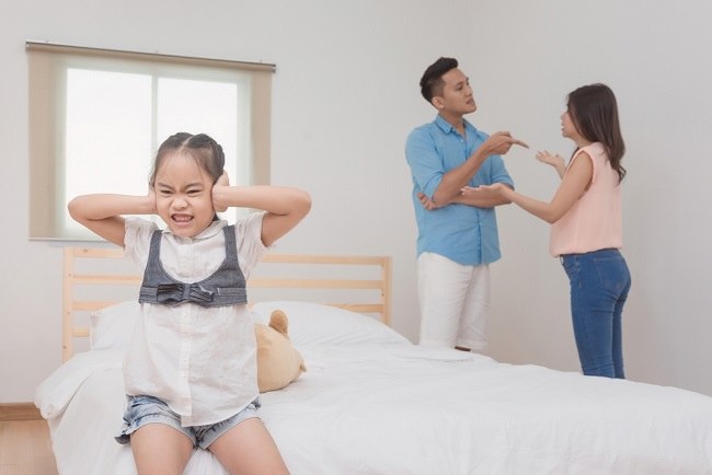 Inilah 7 Dampak Buruk Jika Orangtua Bertengkar di Hadapan Anak