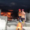 Toko Bangunan Kebakaran, Tiga Pegawai Diduga Terjebak 