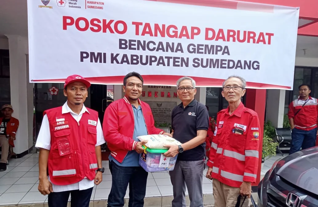 PMI Cianjur Distribusikan Bantuan Logistik Bagi Korban Gempa Sumedang