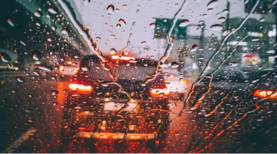 Ini Tips Aman Berkendara saat Hujan