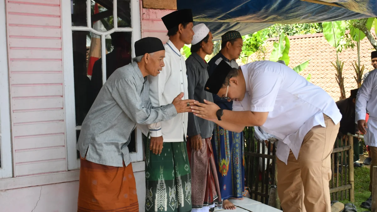 Kunjungi Tokoh Keagamaan, Kang Azis Sampaikan bahwa Alim Ulama Merupakan Himpunan yang Penting di Masyarakat