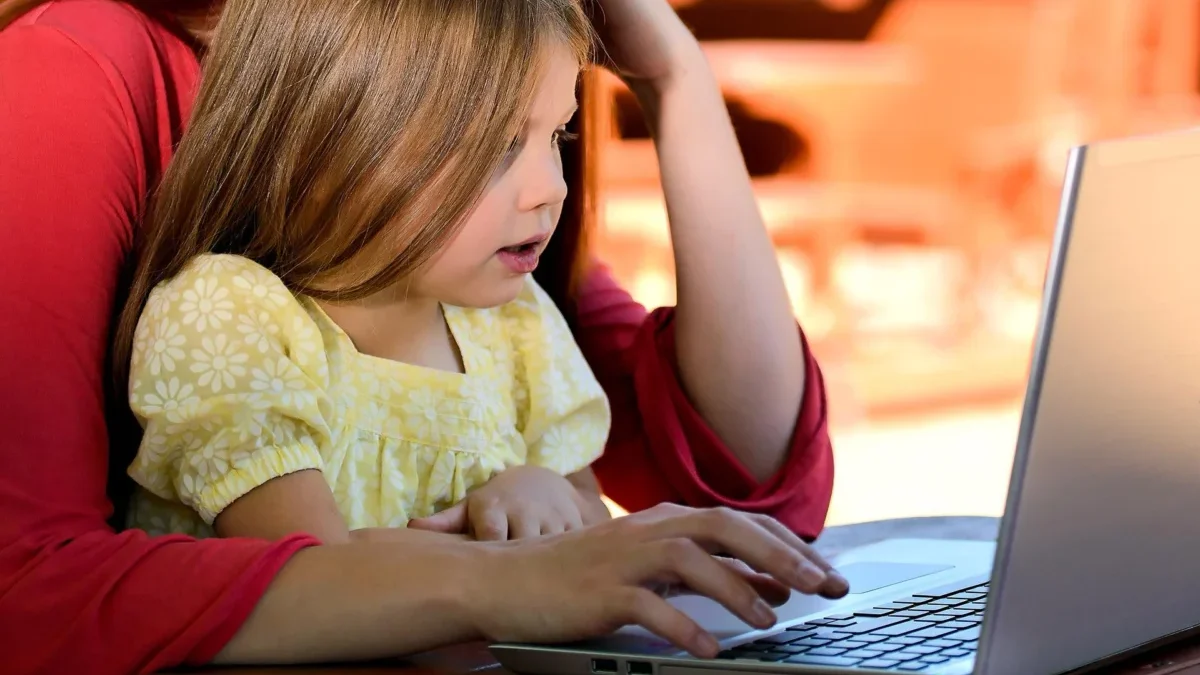 Dampak Negatif Jika Anak Tidak Diajarkan Etika Online