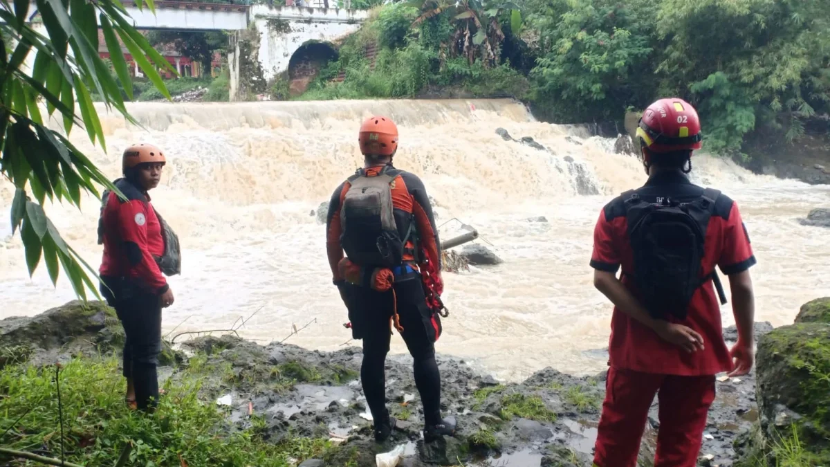Santri ABG Korban Tenggelam di Sungai Cibogo Belum Ditemukan.